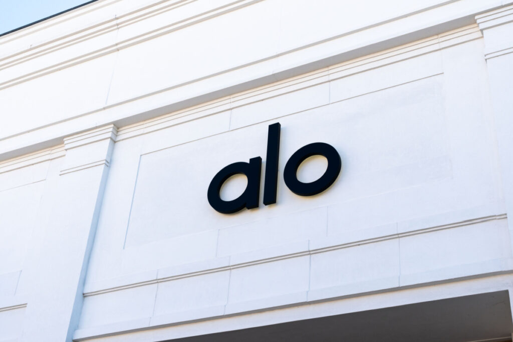 Alo Yoga now open on Mall Level 2, Diamond Wing! This weekend (10/6-10/8),  celebrate the grand opening of Alo Yoga! Enjoy a live DJ, Acr